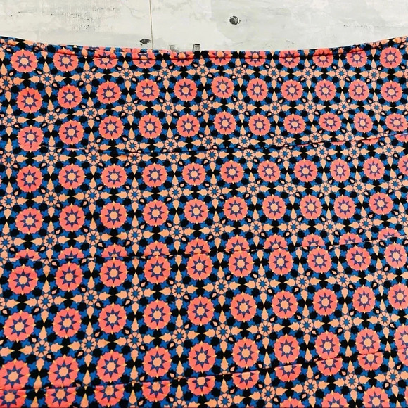 VOLCOM Patterned Mini Skirt - Picture 2 of 7